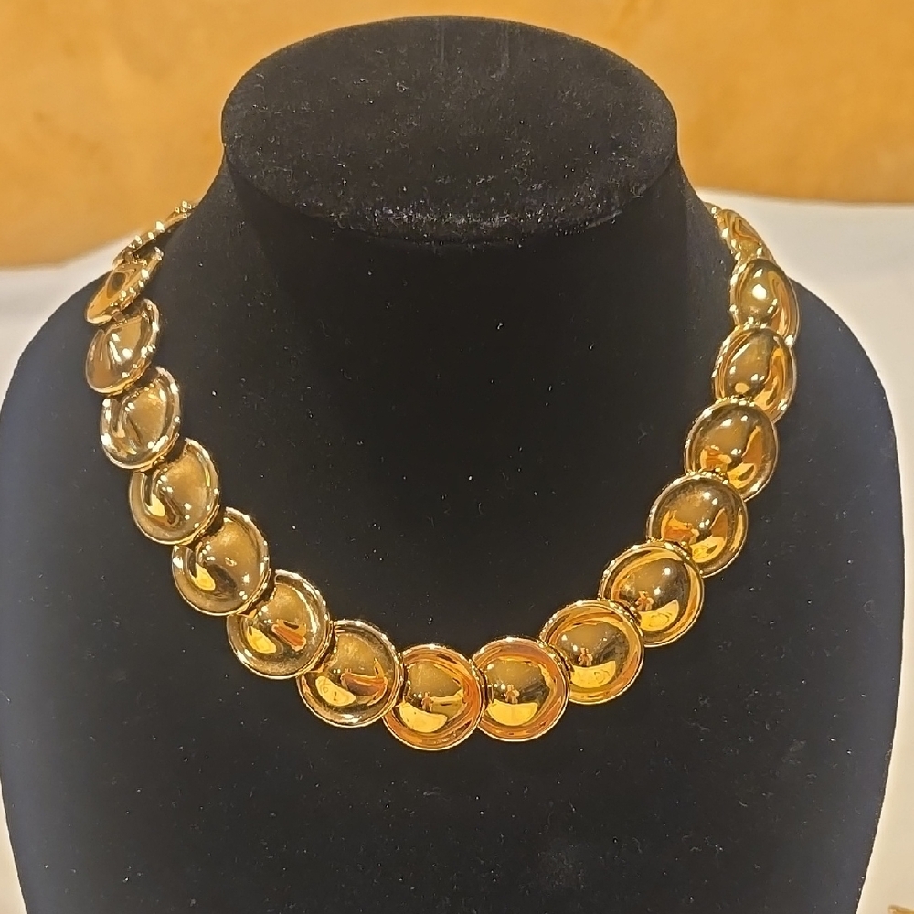 Chic Gold Statement Necklace